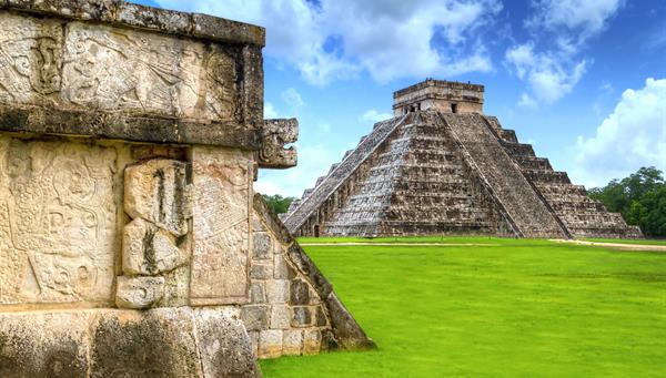 Pirámide Kukulkan de Chichén Itza en México, una de las 7 Nuevas Maravillas del Mundo Moderno.

